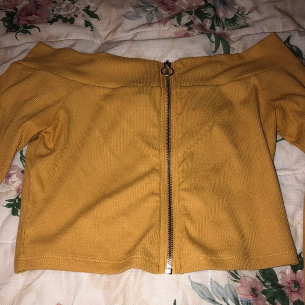 Off the shoulder Zip up